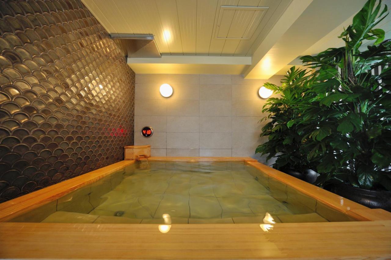Capsule hotel Global Gotanda Tokyo