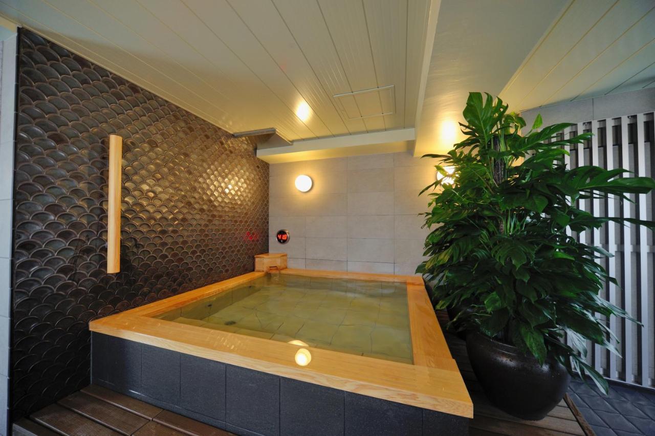 Global Gotanda Capsule hotel