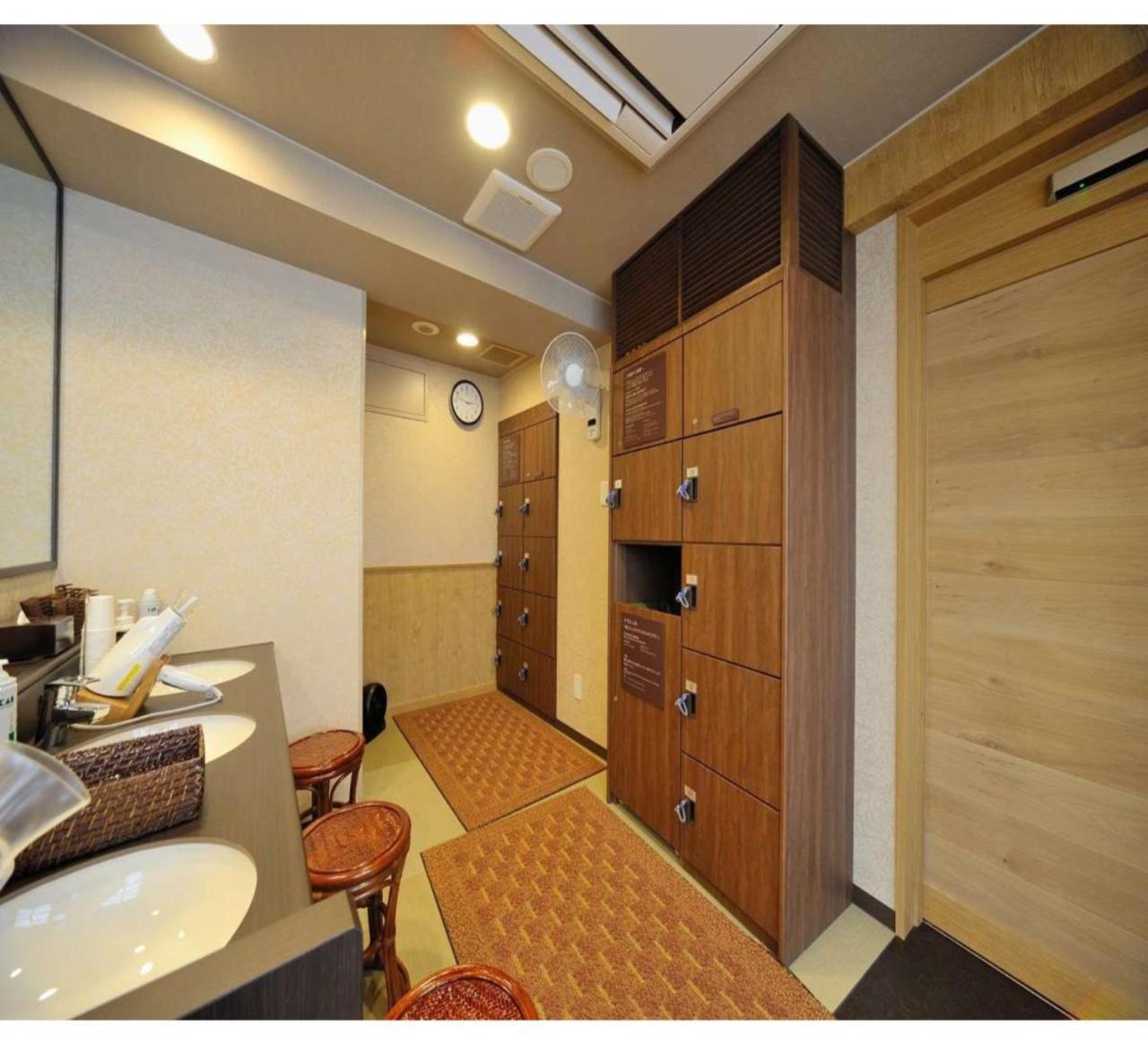 Capsule hotel Global Gotanda Tokyo
