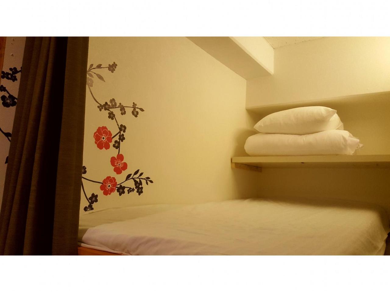 Shinjuku Sky Capsule hotel *