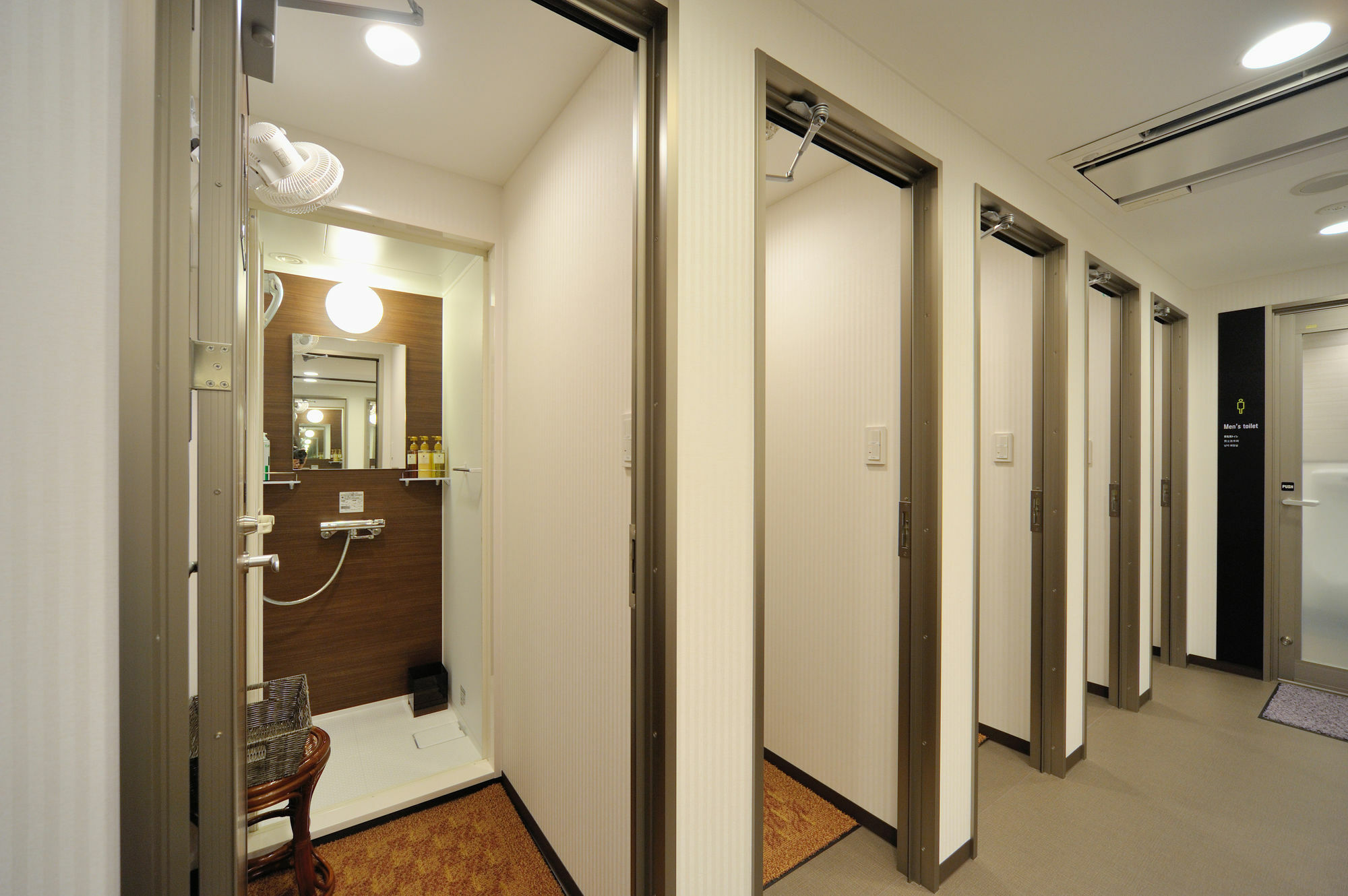 Global Gotanda Capsule hotel