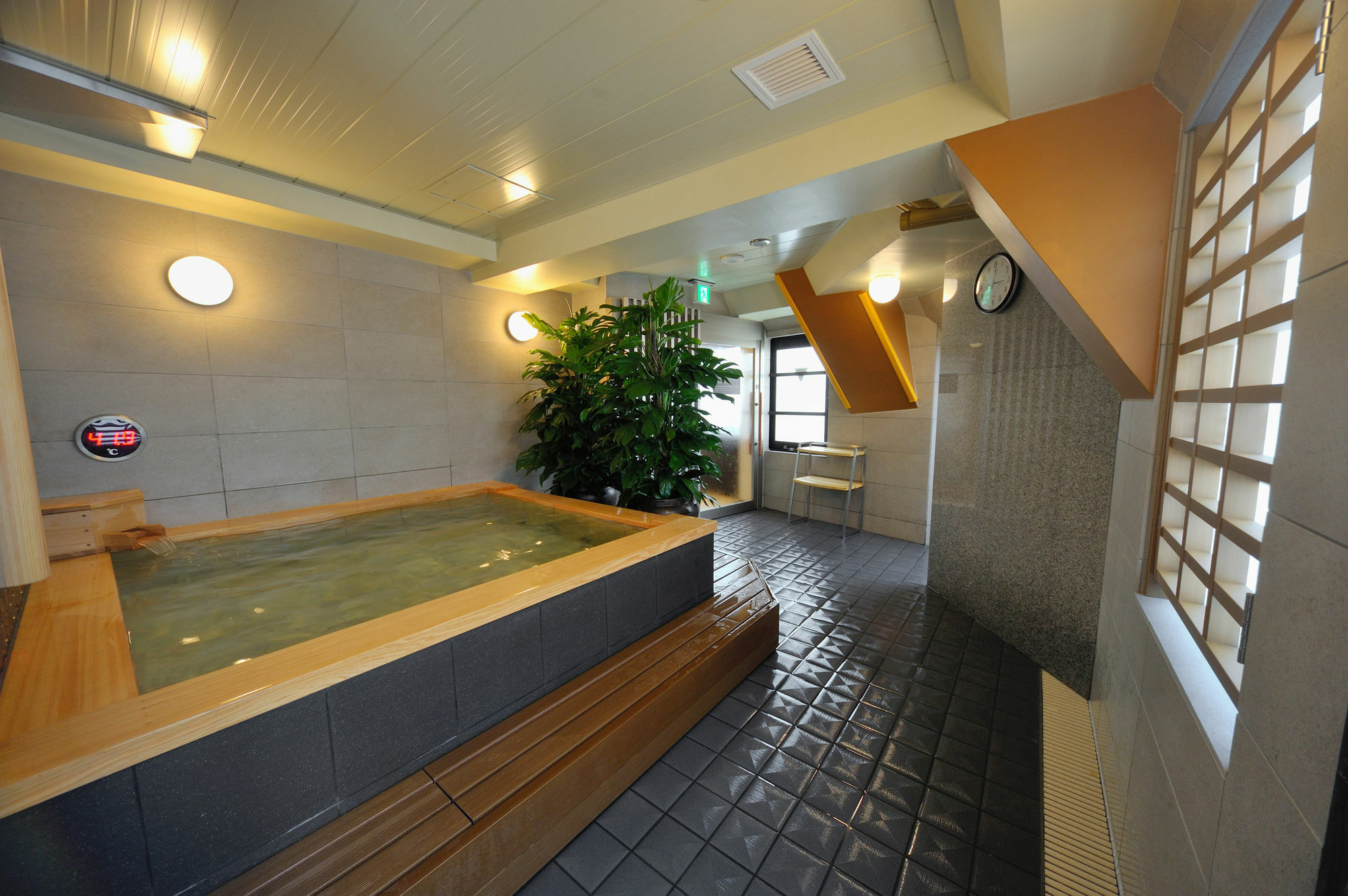 Capsule hotel Global Gotanda Tokyo