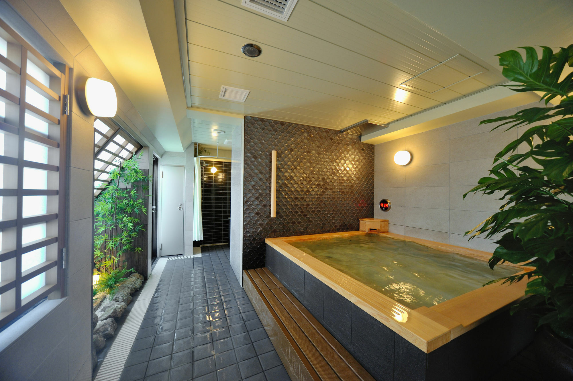 Capsule hotel Global Gotanda Tokyo