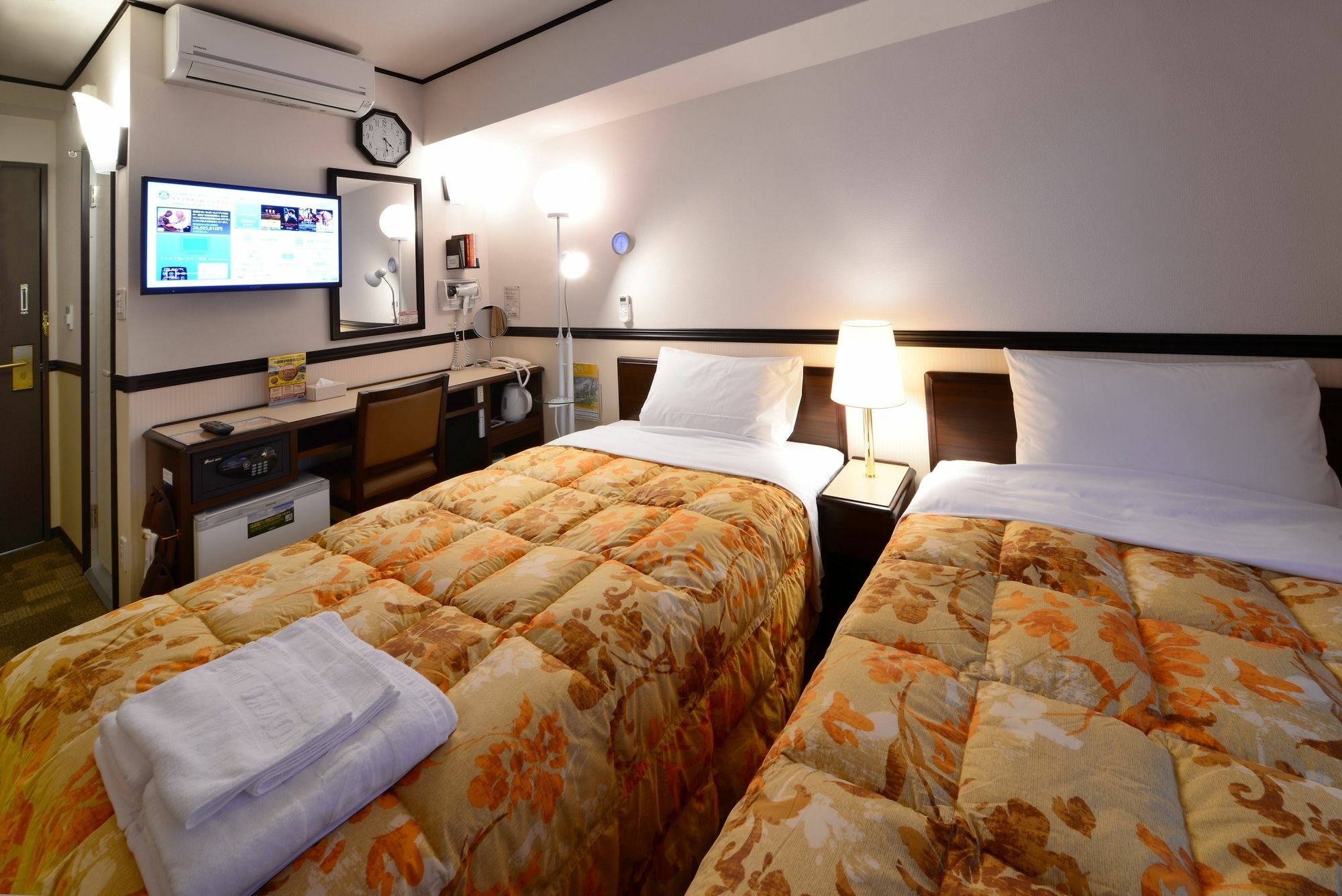 Toyoko Asakusa Senzoku Tsukuba Express Hotel Tokyo