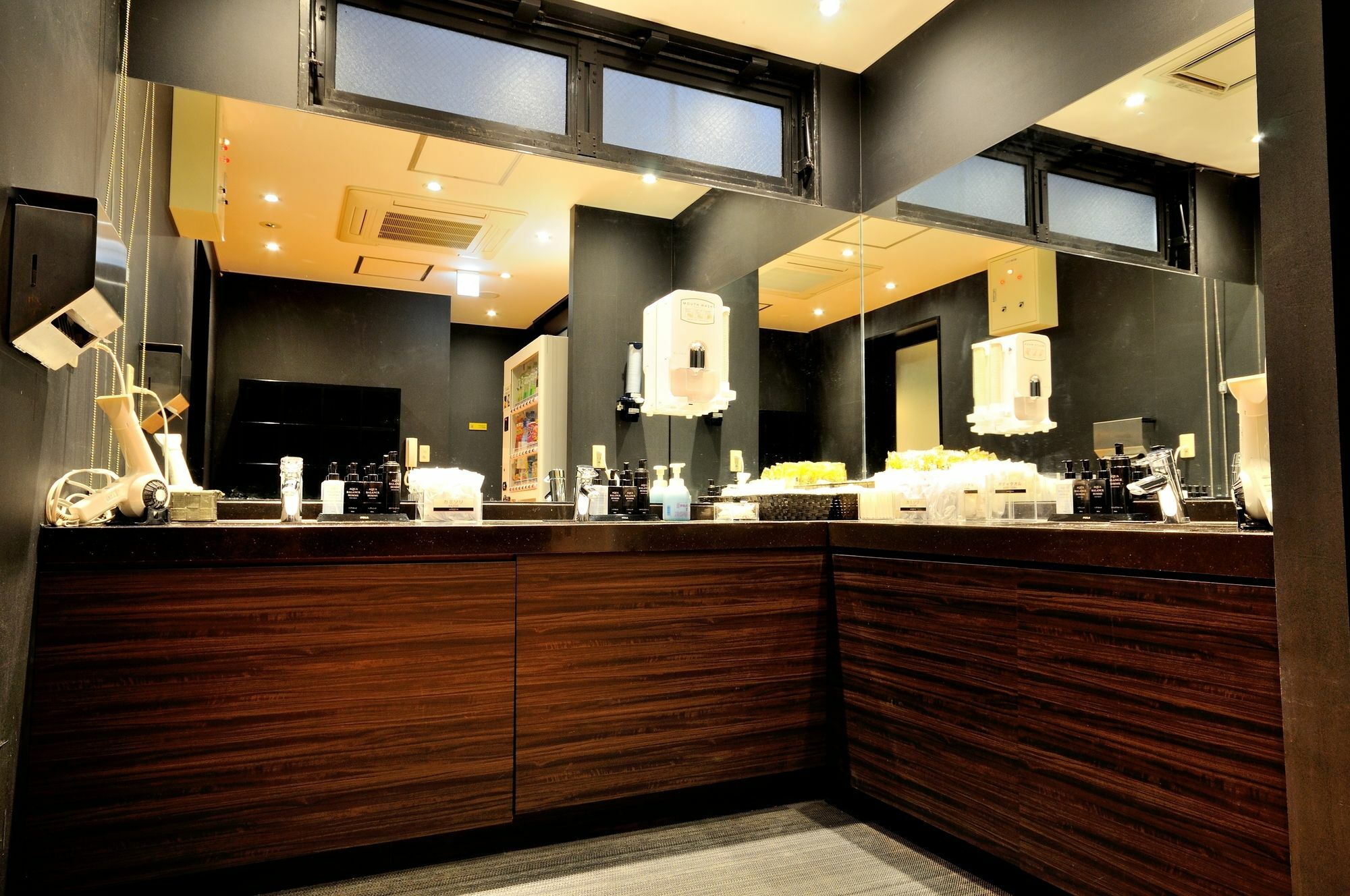 Spa&capsule Grandpark Kitasenju Capsule hotel Tokyo