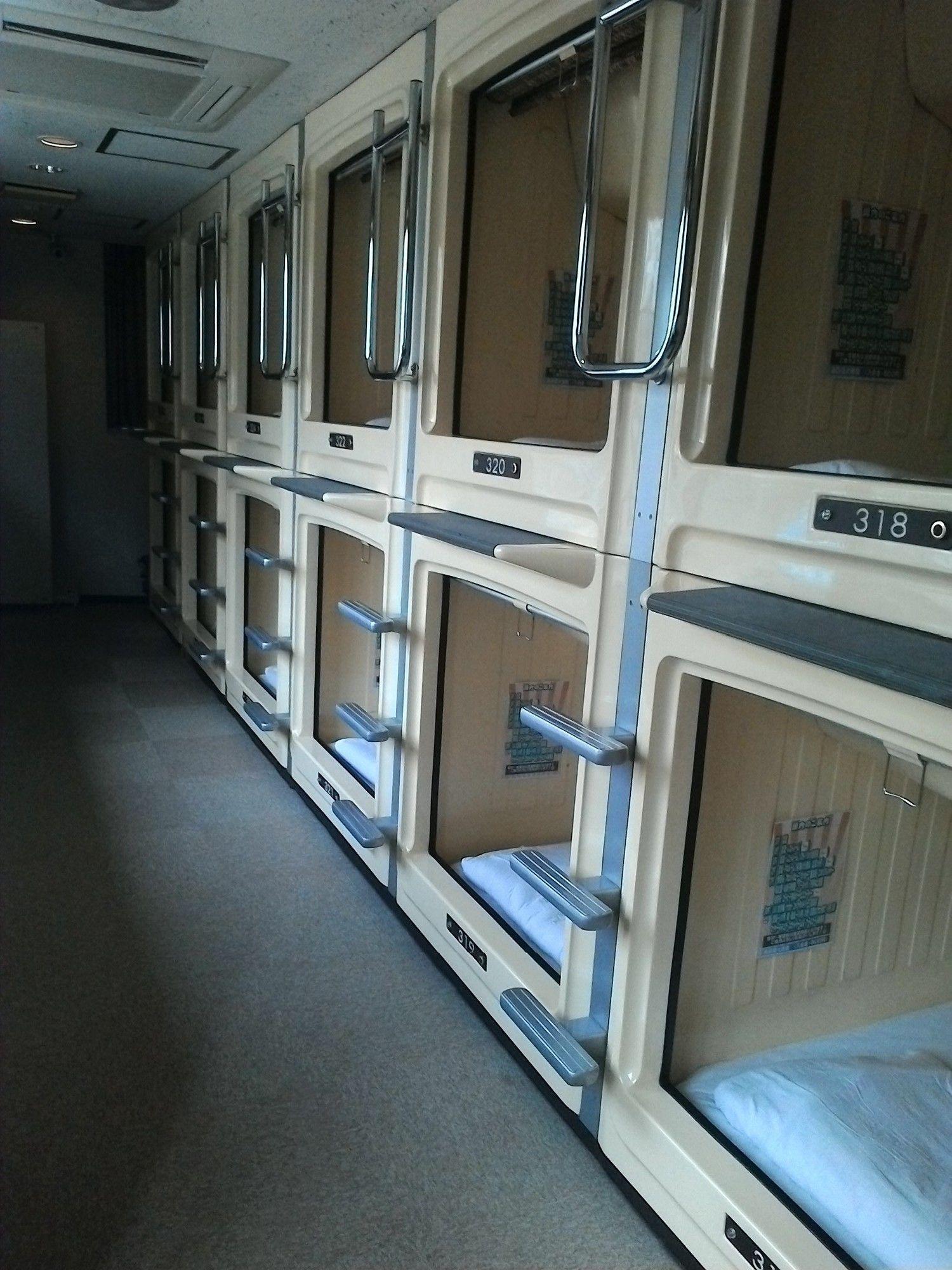 Capsule Land Yushima - Caters To Men