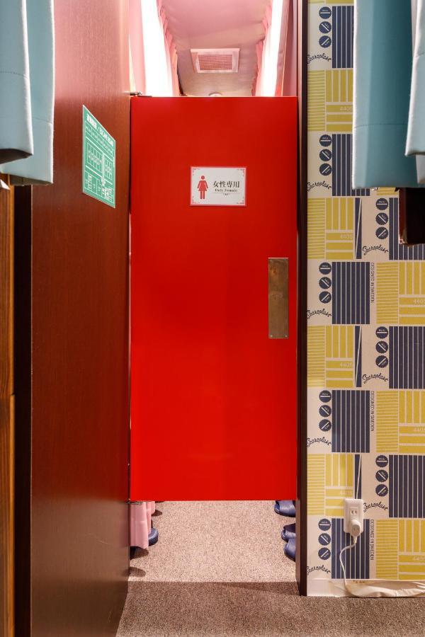 Capsule hotel Owl Shinbashi Tokyo