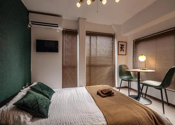 Easy Dining And Shopping! A Perfect Stay With Excellent Access To Tourist Spots!