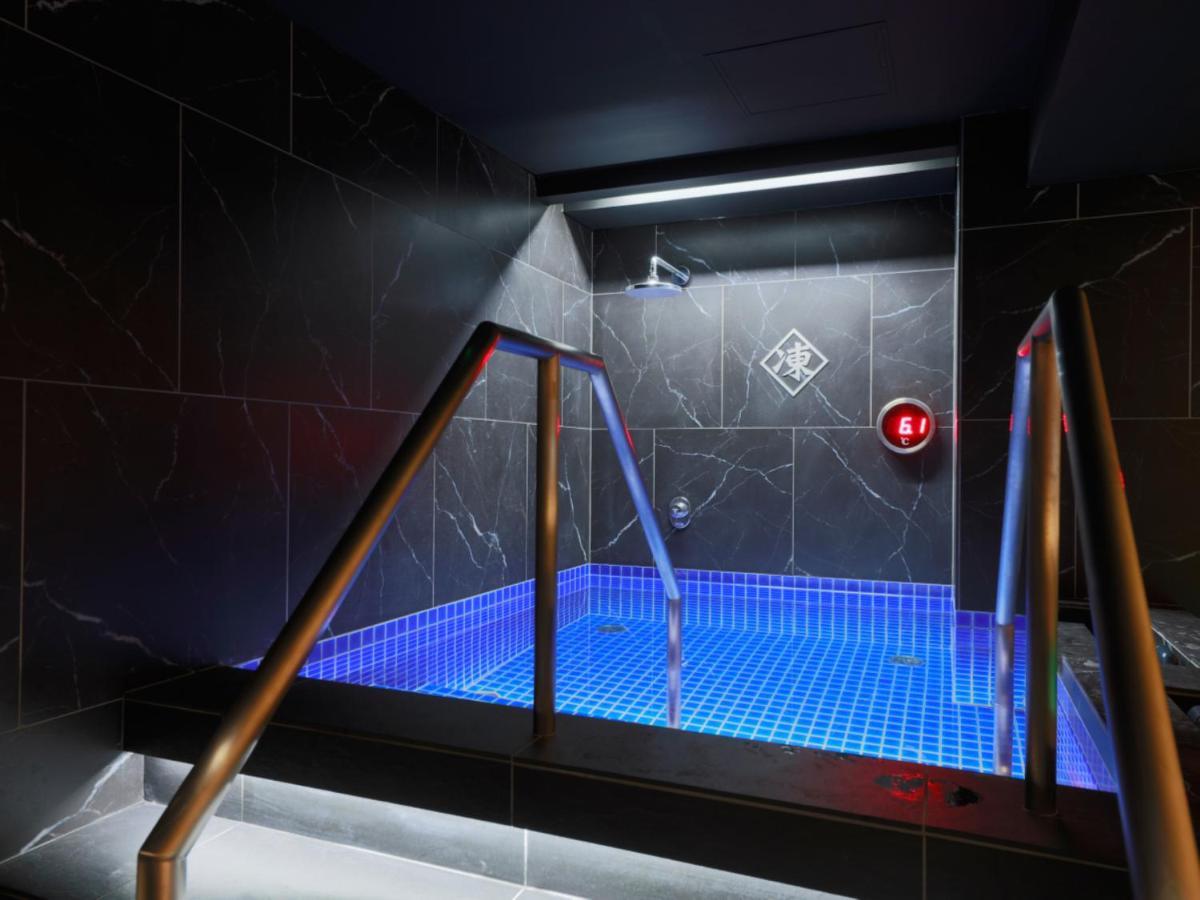 Capsule hotel Rembrandt & Shimbashi - Caters To Men