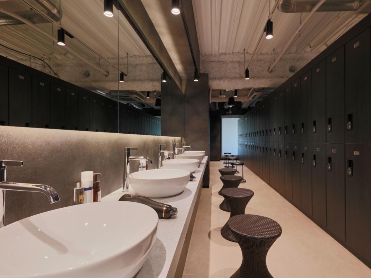 Rembrandt & Shimbashi - Caters To Men Capsule hotel