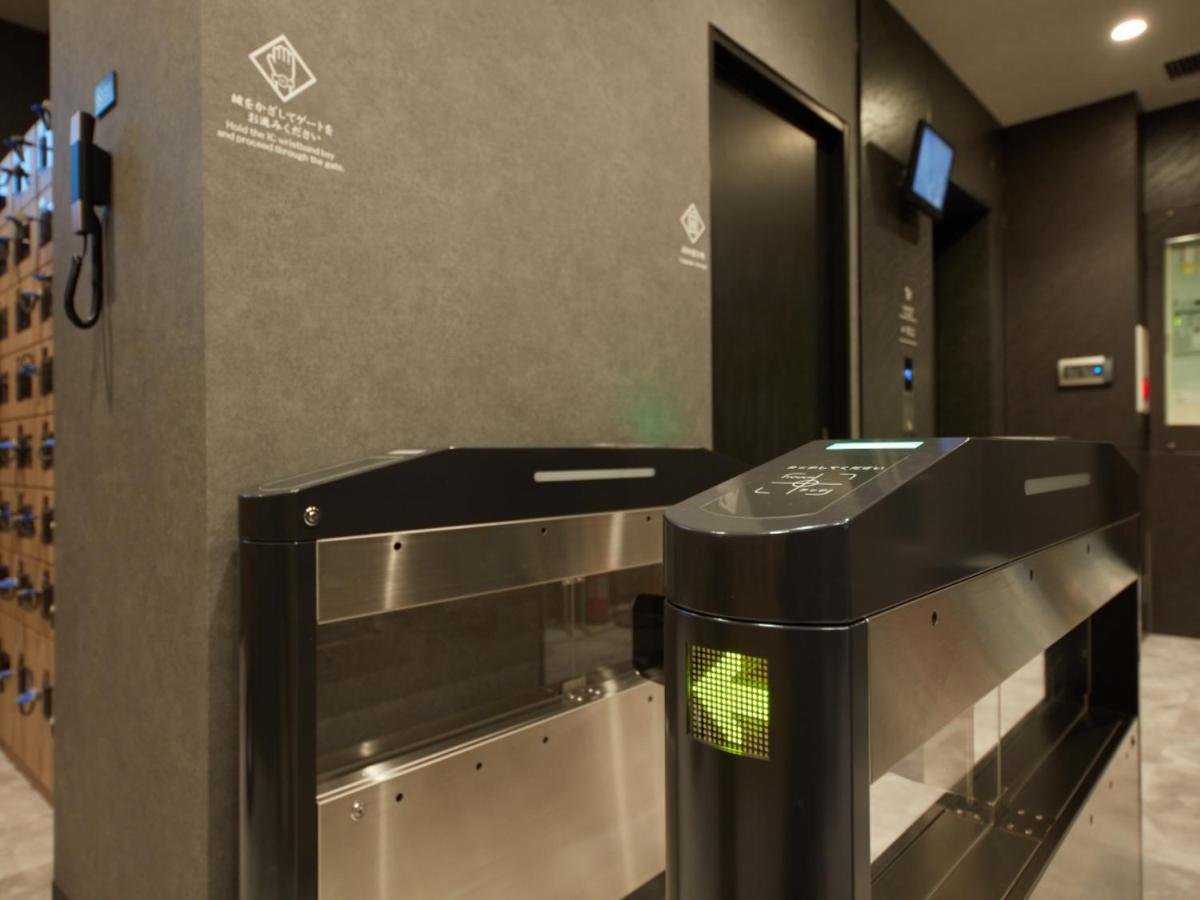 Capsule hotel Rembrandt & Shimbashi - Caters To Men