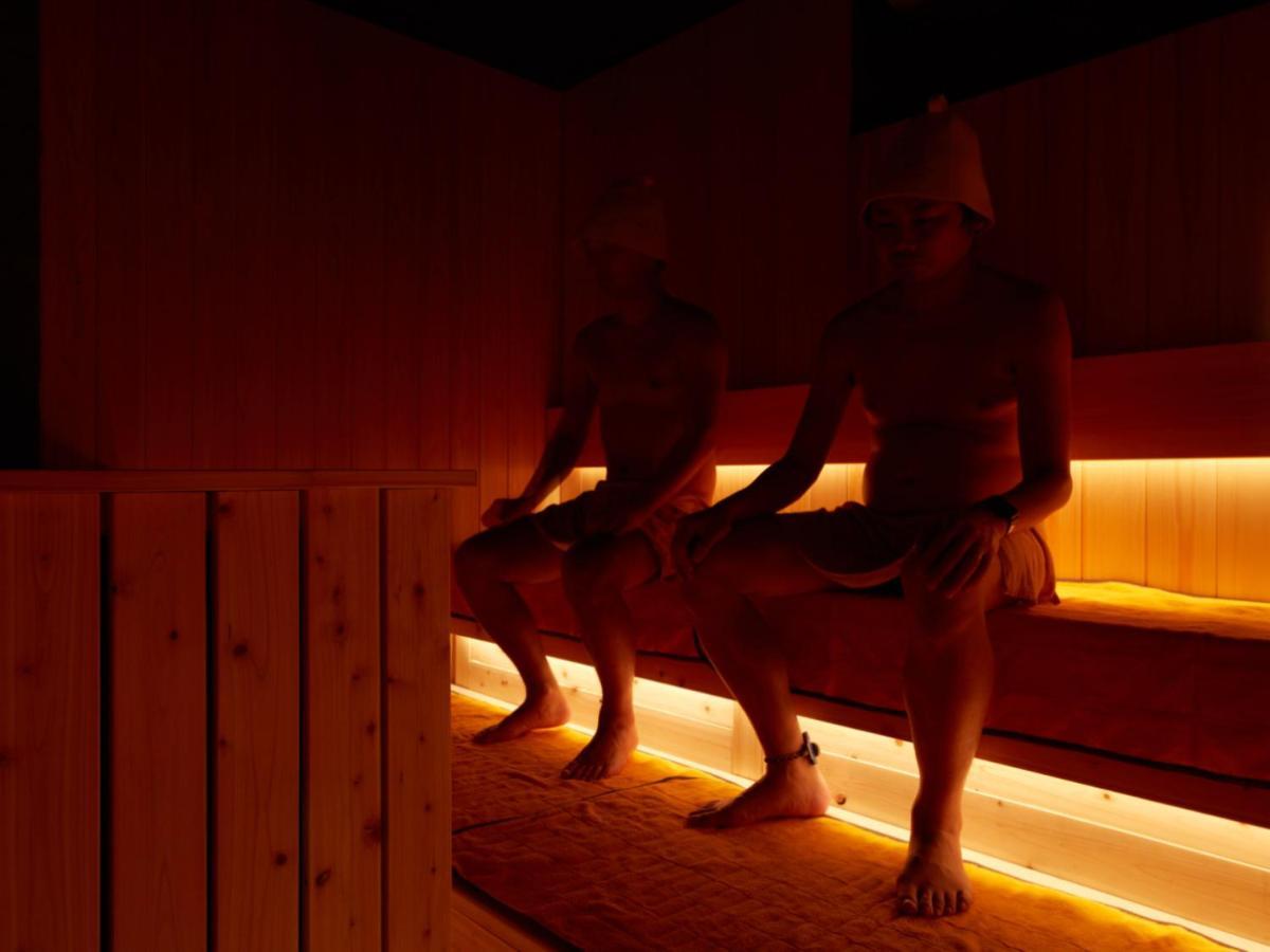 Rembrandt & Shimbashi - Caters To Men Capsule hotel 2*