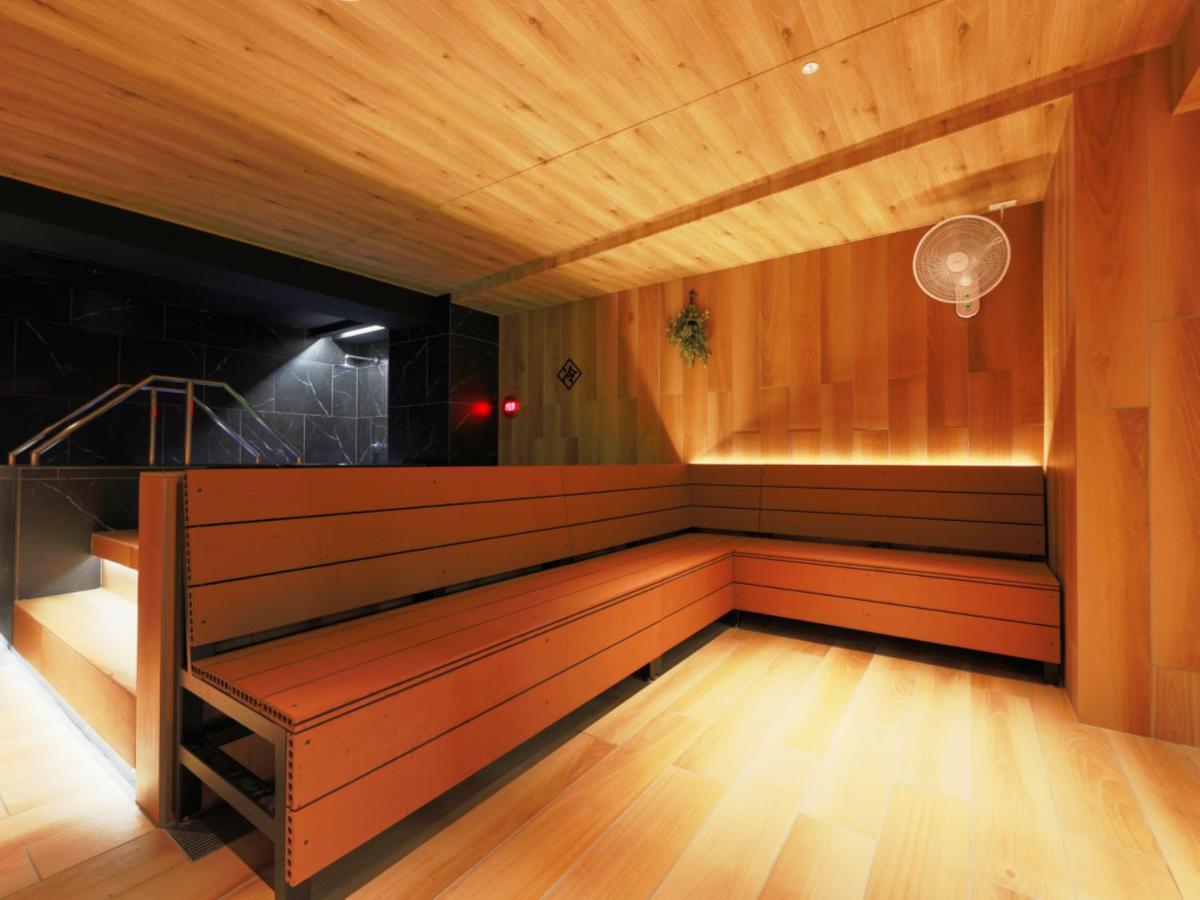Rembrandt & Shimbashi - Caters To Men Capsule hotel Tokyo