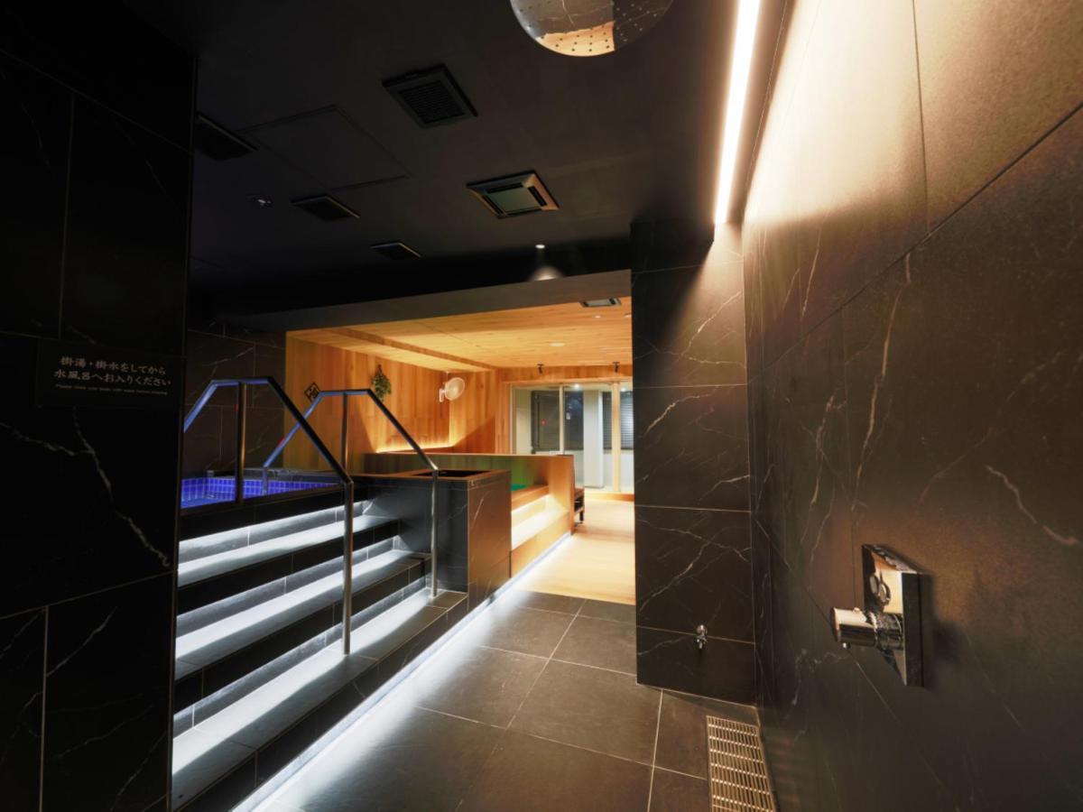 Rembrandt & Shimbashi - Caters To Men Capsule hotel