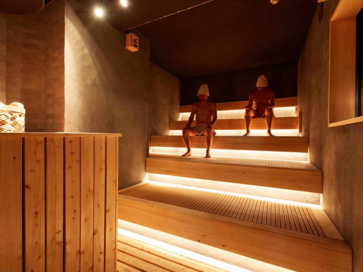 Rembrandt & Shimbashi - Caters To Men Capsule hotel 2*