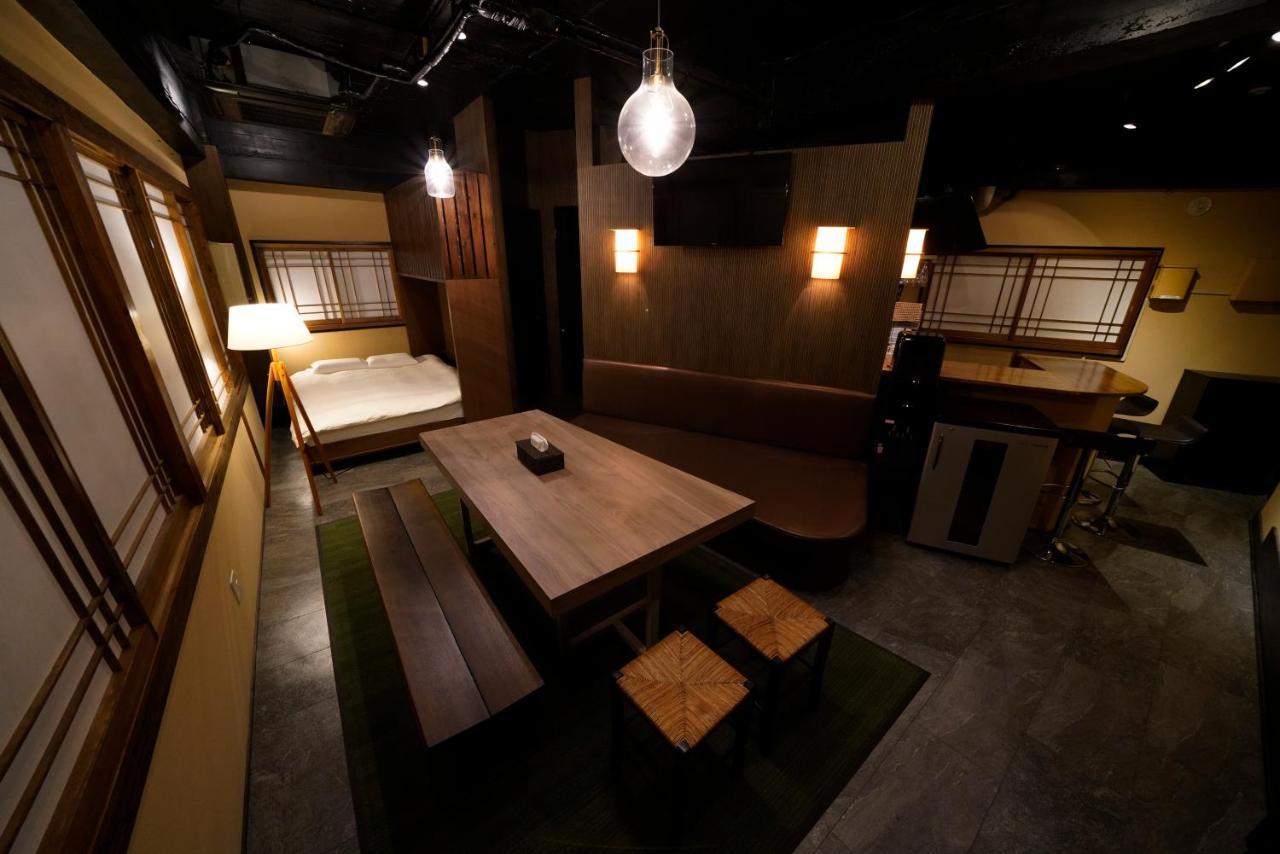 Lee * Tokyo