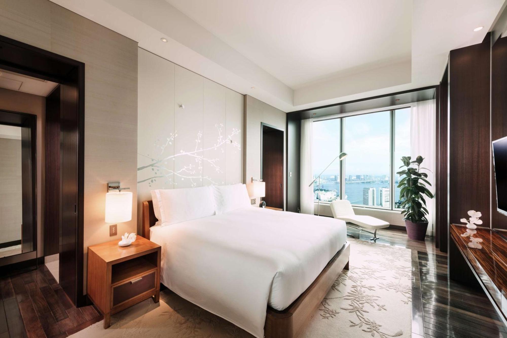 Conrad 5*