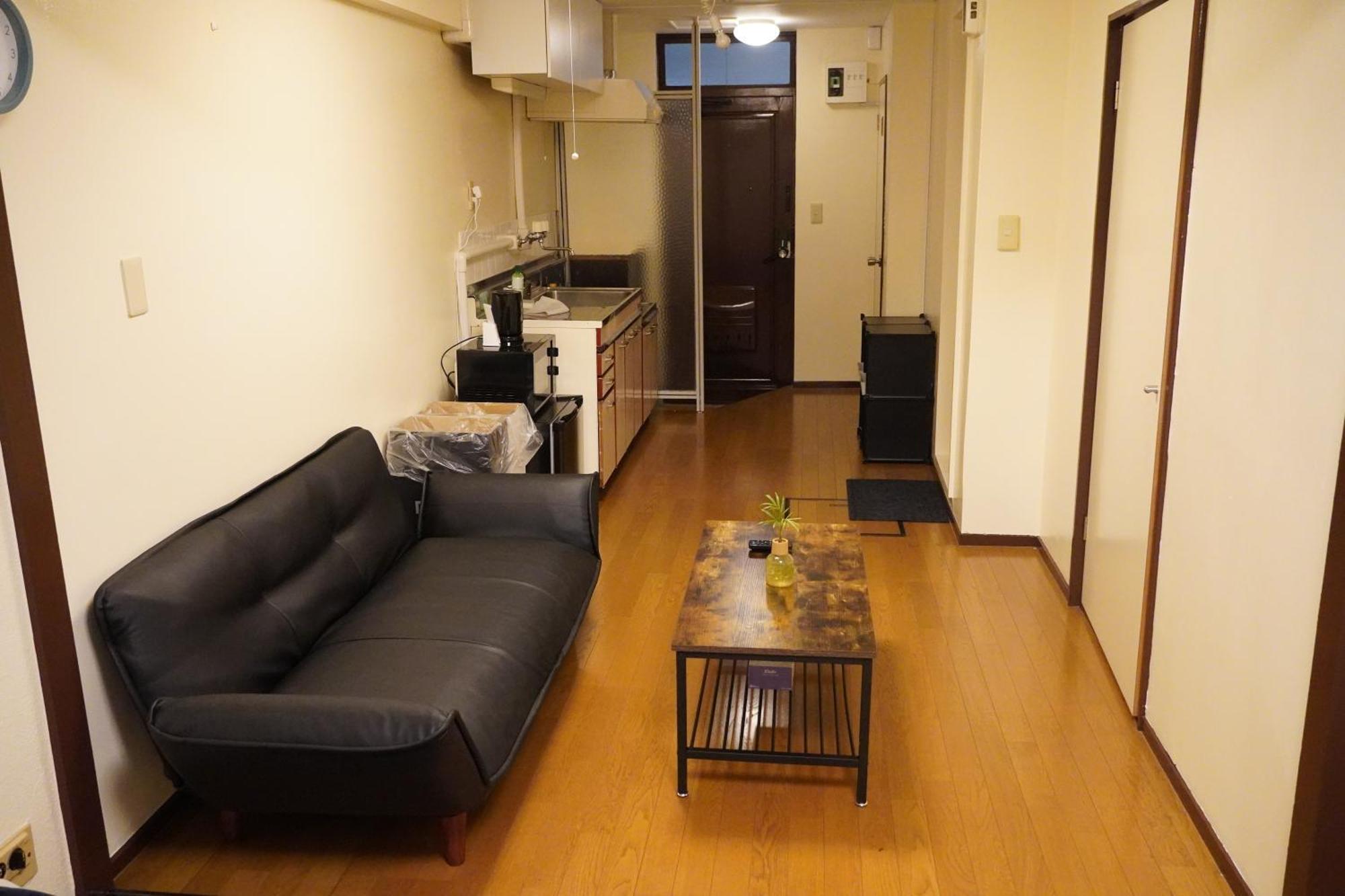 恵比寿駅から徒歩1分 渋谷3分 新宿10分 30m2でゆったり 最高の立地 402号室 Apartment