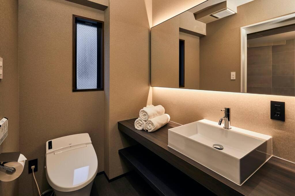 Villa Newopen! - 2 Min Walk From Yoyogi-koen Station - 5 Min Train Ride From Shinjuku - 2 Showers - 123 M2, Private House In The City Centre! Tokyo