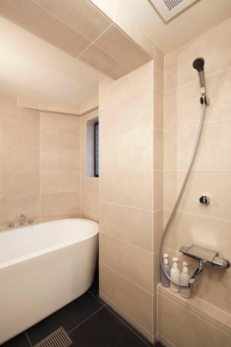 Newopen! - 2 Min Walk From Yoyogi-koen Station - 5 Min Train Ride From Shinjuku - 2 Showers - 123 M2, Private House In The City Centre! Tokyo