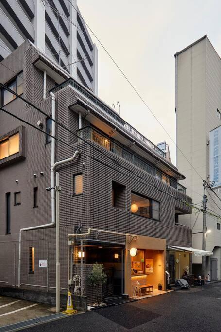 Villa Newopen! - 2 Min Walk From Yoyogi-koen Station - 5 Min Train Ride From Shinjuku - 2 Showers - 123 M2, Private House In The City Centre! *