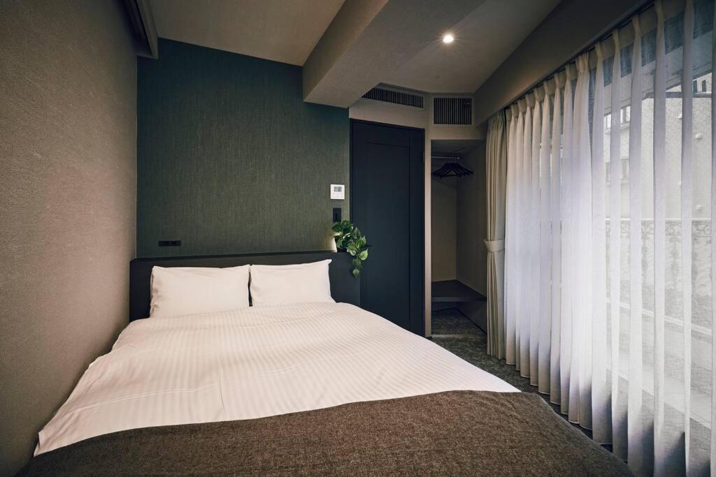 Villa Newopen! - 2 Min Walk From Yoyogi-koen Station - 5 Min Train Ride From Shinjuku - 2 Showers - 123 M2, Private House In The City Centre! Tokyo