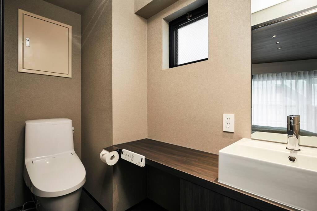 Newopen! - 2 Min Walk From Yoyogi-koen Station - 5 Min Train Ride From Shinjuku - 2 Showers - 123 M2, Private House In The City Centre!