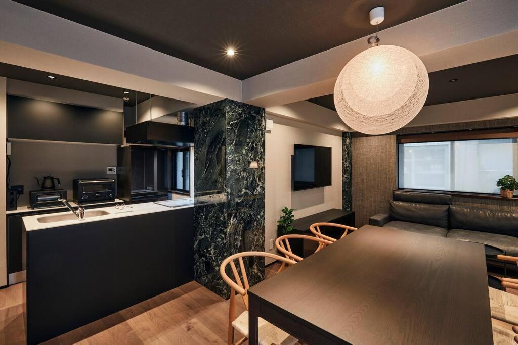 Villa Newopen! - 2 Min Walk From Yoyogi-koen Station - 5 Min Train Ride From Shinjuku - 2 Showers - 123 M2, Private House In The City Centre! *