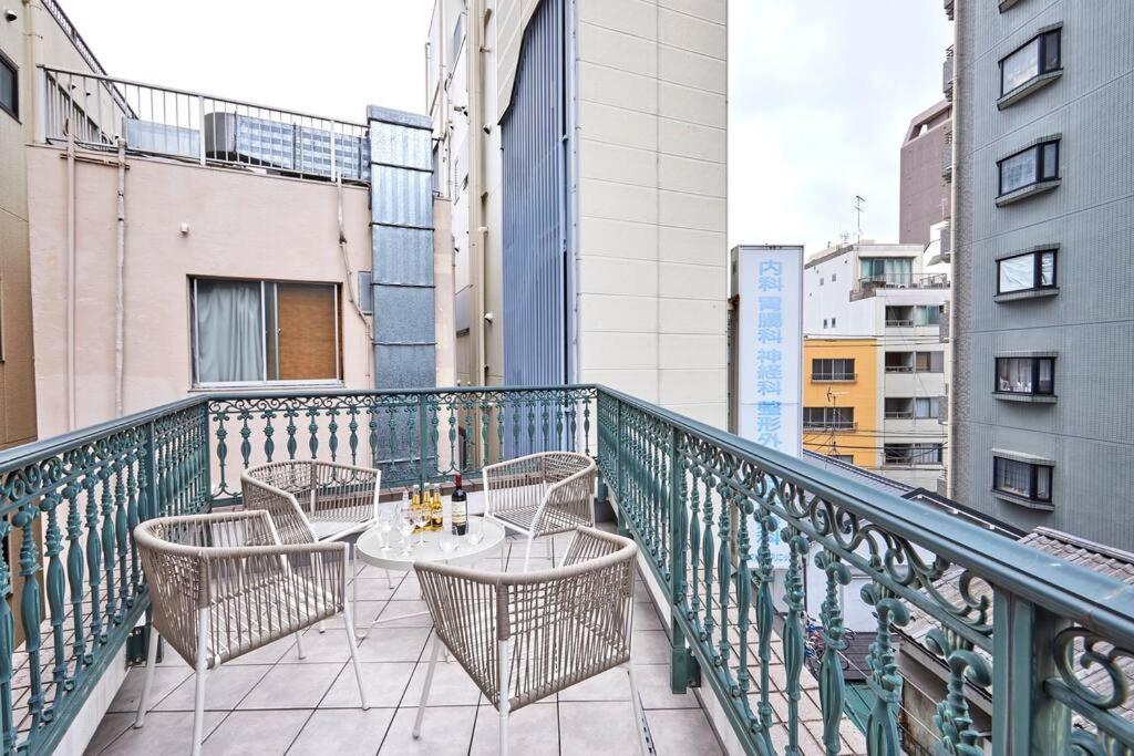 Villa Newopen! - 2 Min Walk From Yoyogi-koen Station - 5 Min Train Ride From Shinjuku - 2 Showers - 123 M2, Private House In The City Centre! *