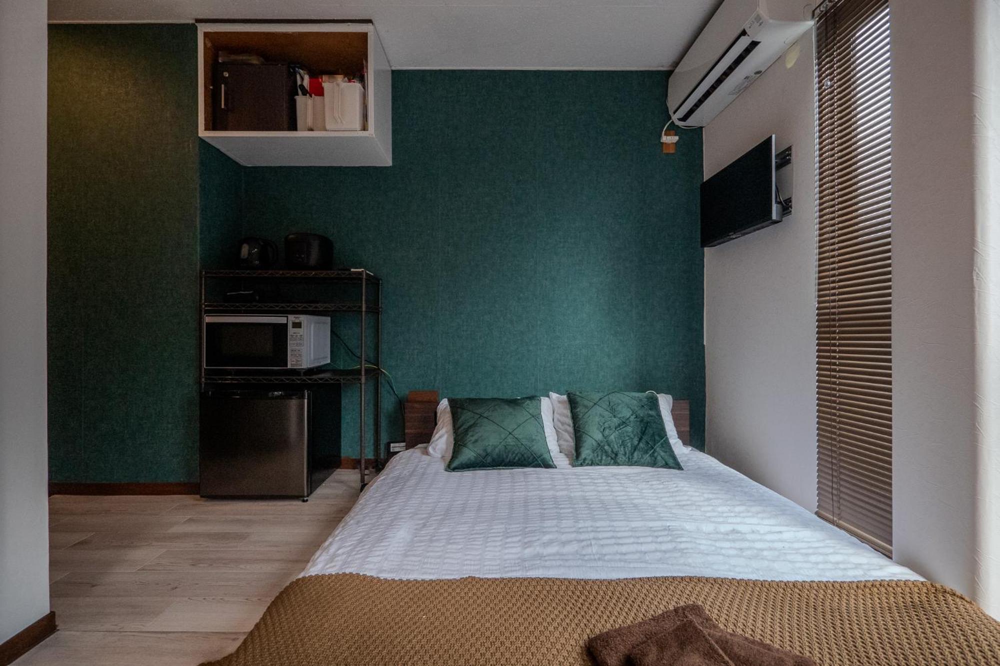 Easy Dining And Shopping! A Perfect With Excellent Access To Tourist Spots! *