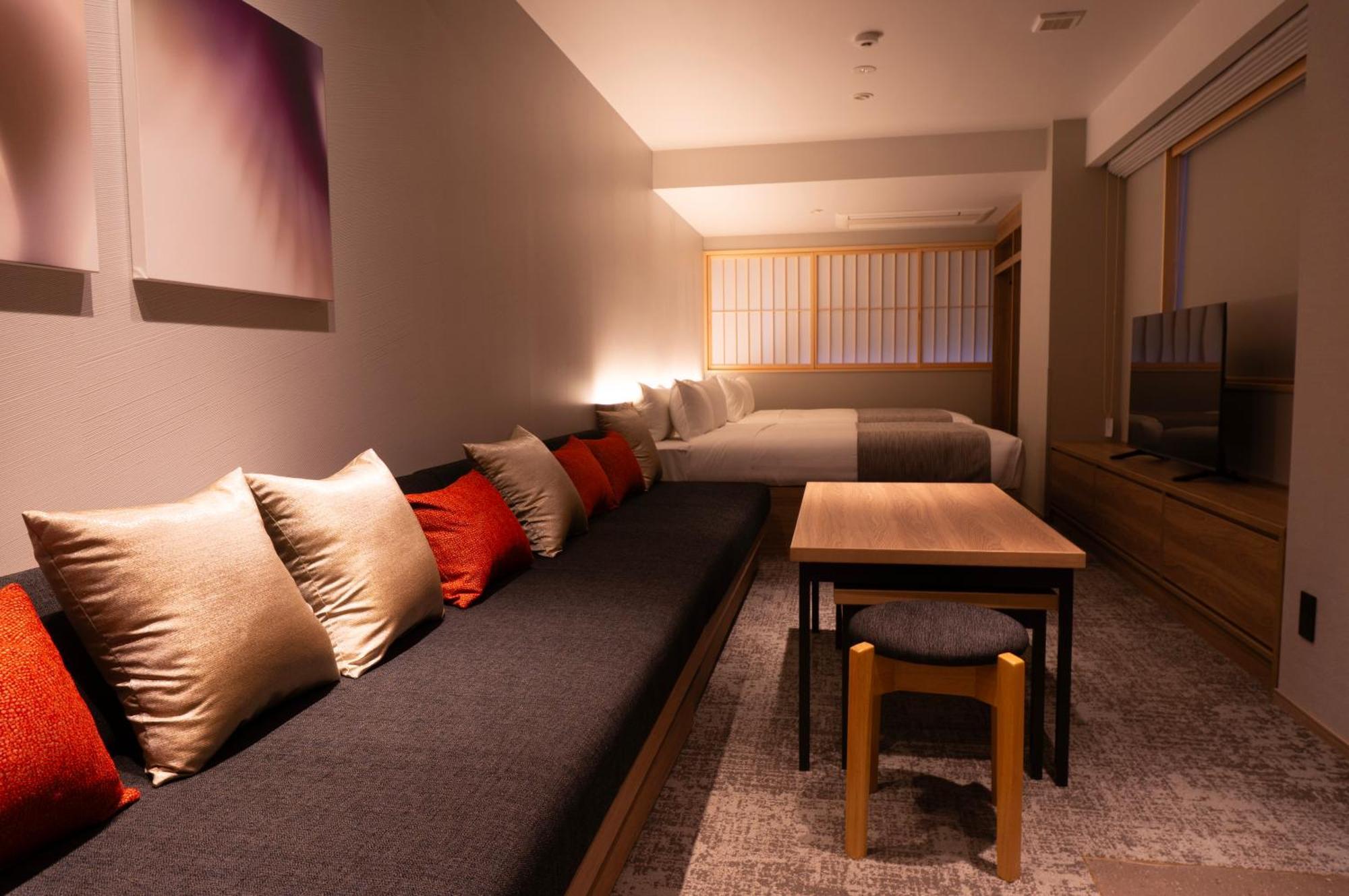 Premium Monday Ginza East