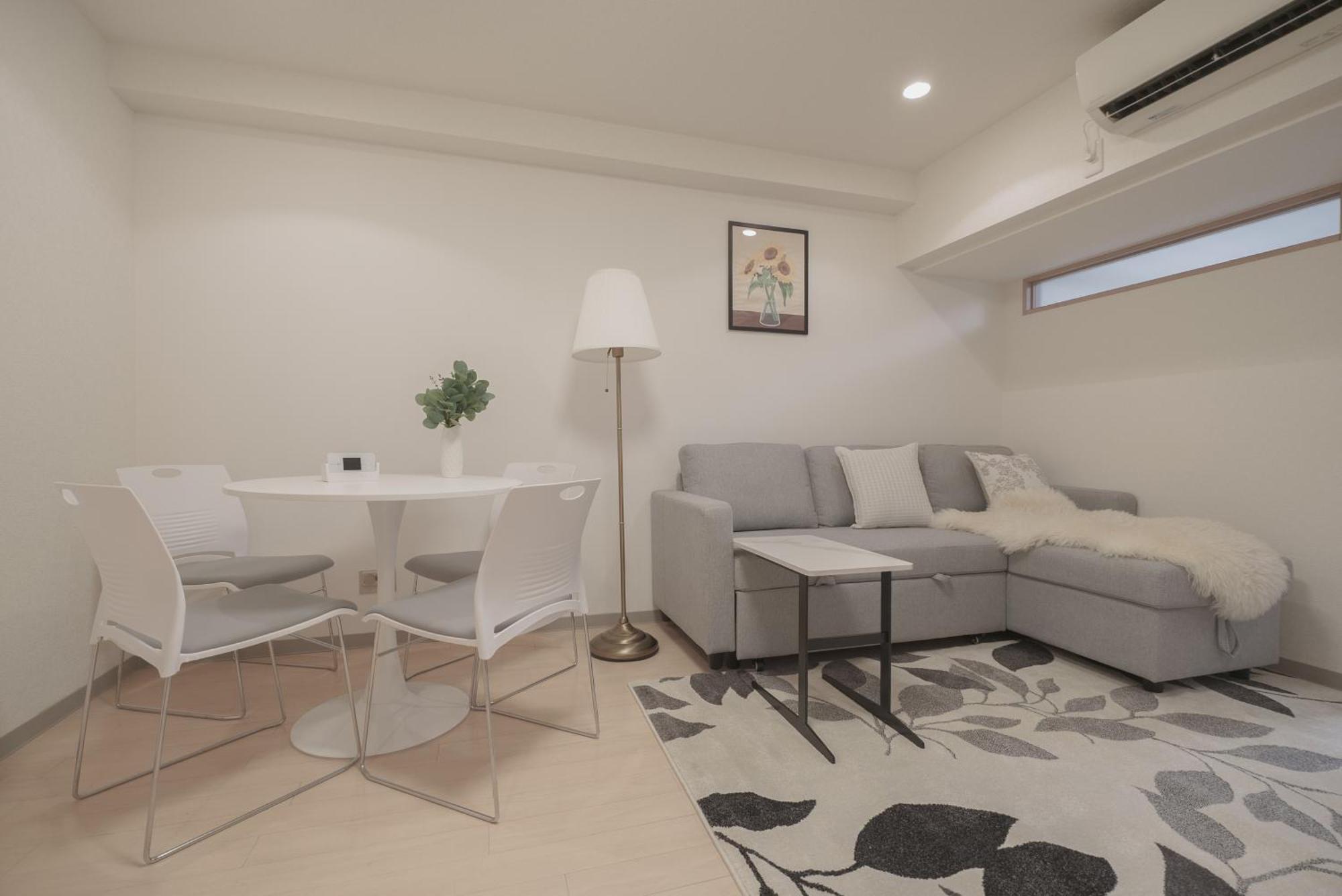 1 Minute From Higashi-shinjuku Station Large Living Apartment Tokyo