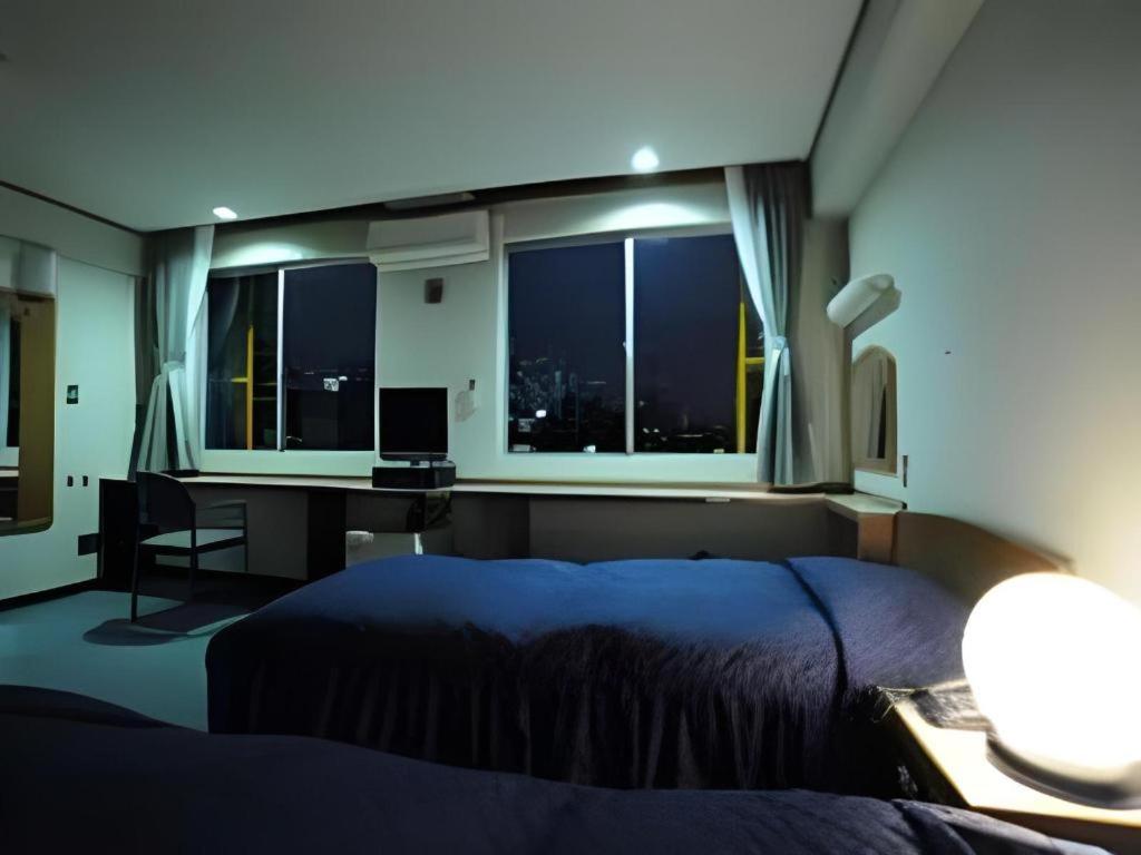 Business Hotel *
