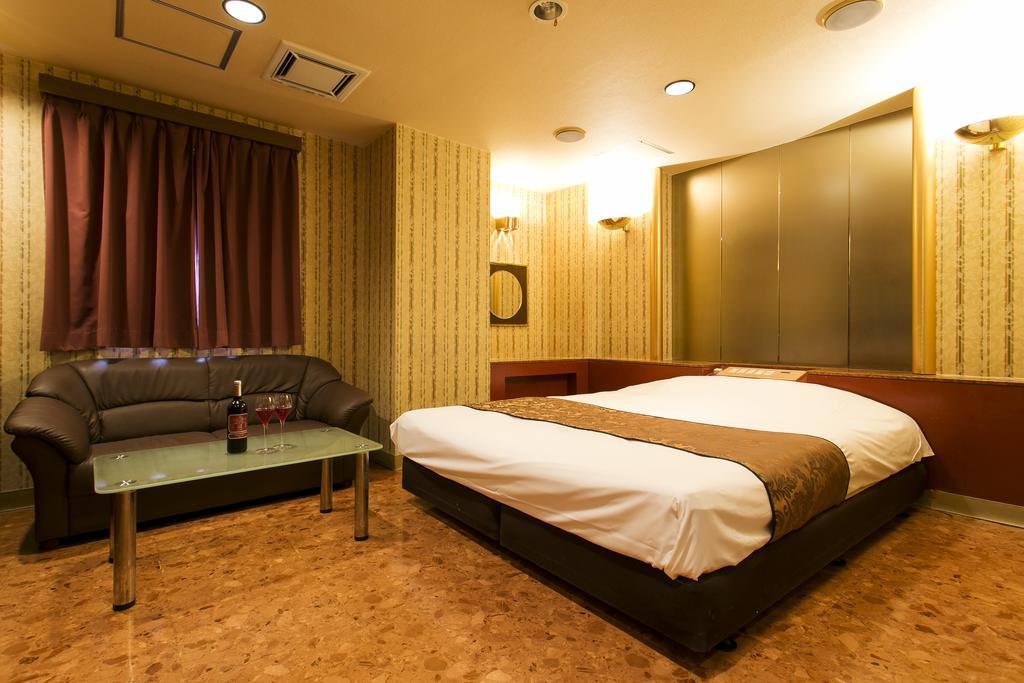 Moana Otsuka Love hotel Tokyo