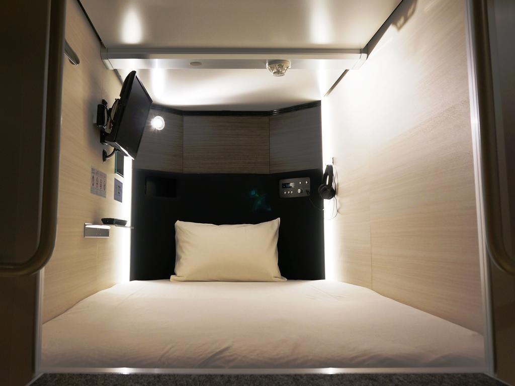 Capsule hotel Ekimae Bay *