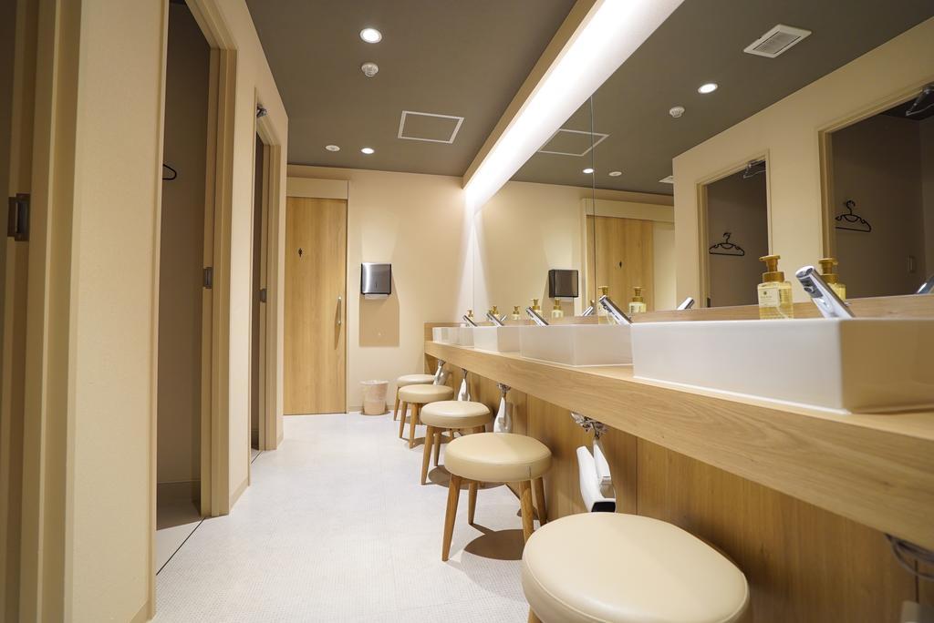 Capsule hotel Ekimae Bay