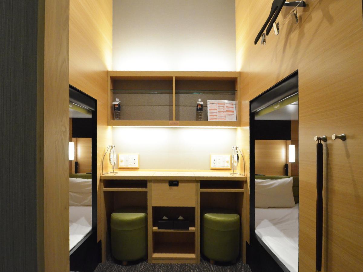 Capsule hotel Global Suidobashi 2*