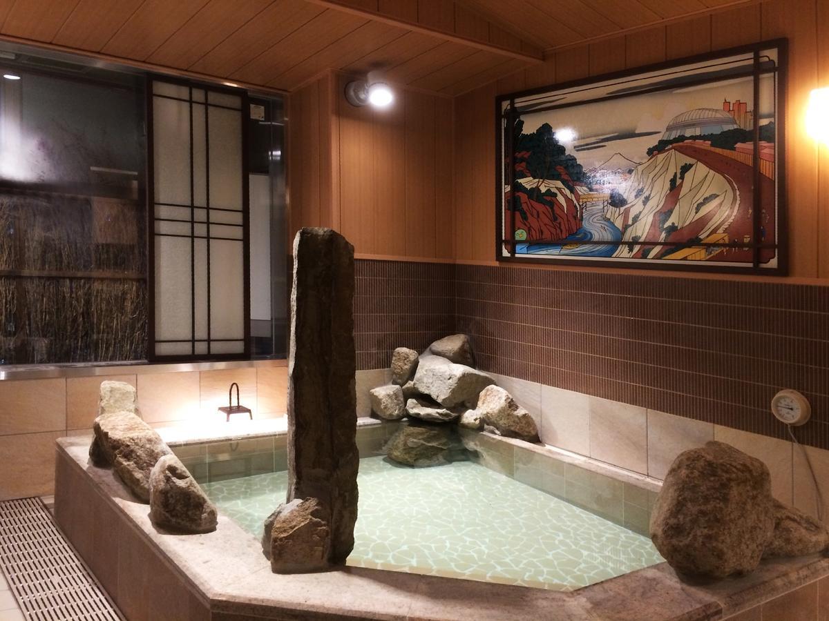 Capsule hotel Global Suidobashi 2*
