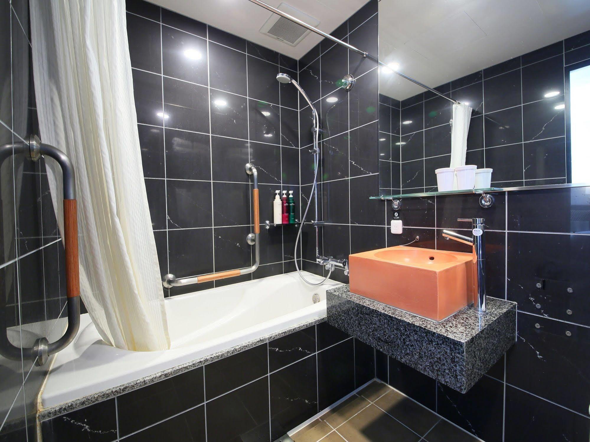 Apa Roppongi Itchome Ekimae Economy hotel Tokyo