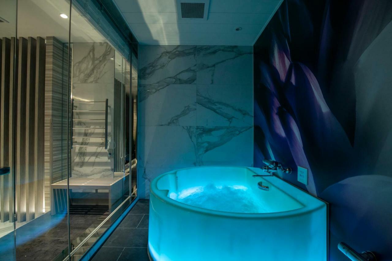 Love hotel Rex Akasaka 3*