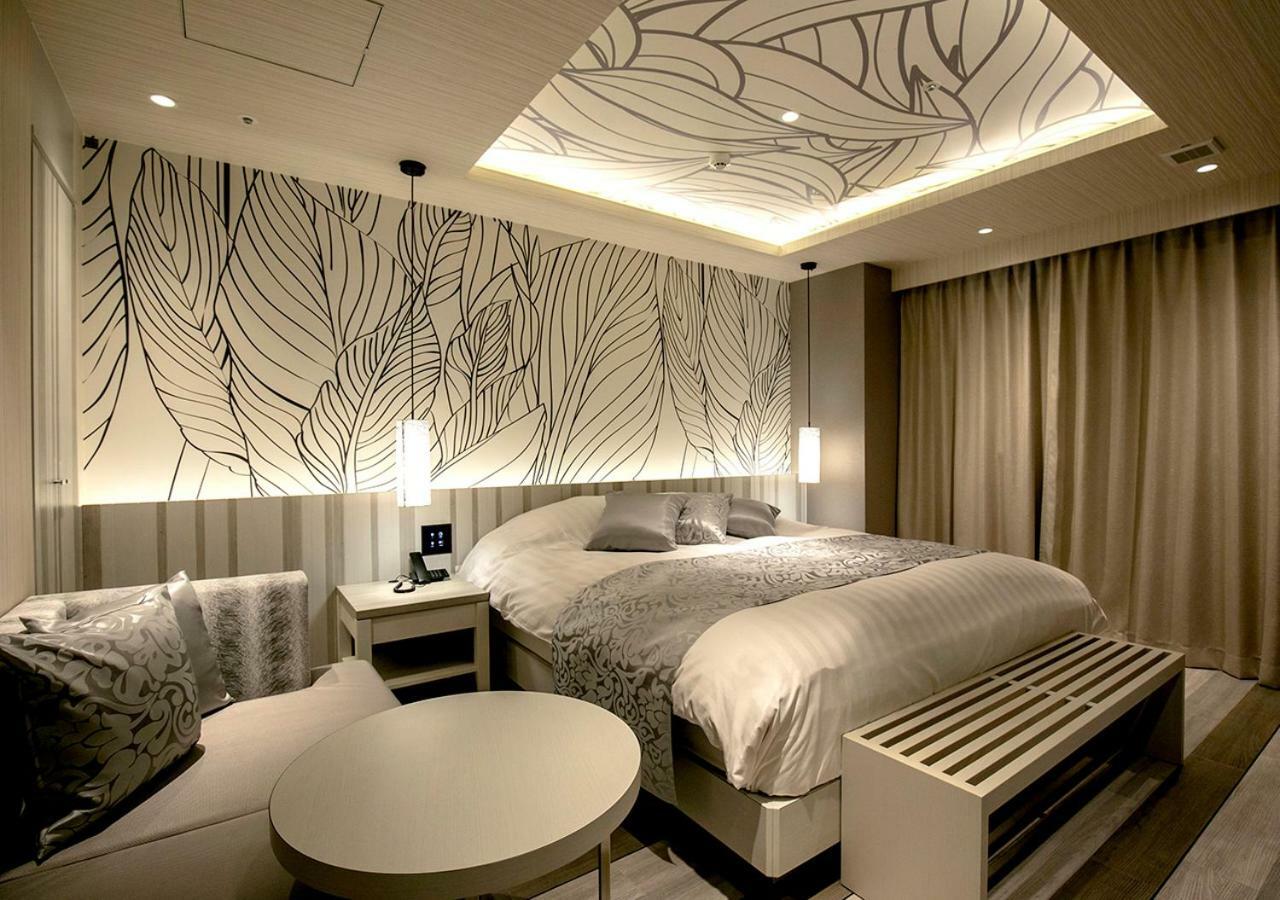 Rex Akasaka 3*