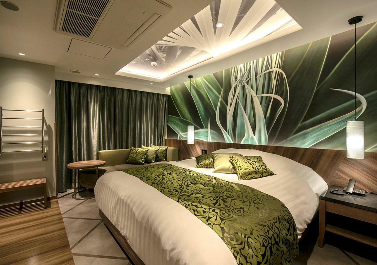Rex Akasaka 3*