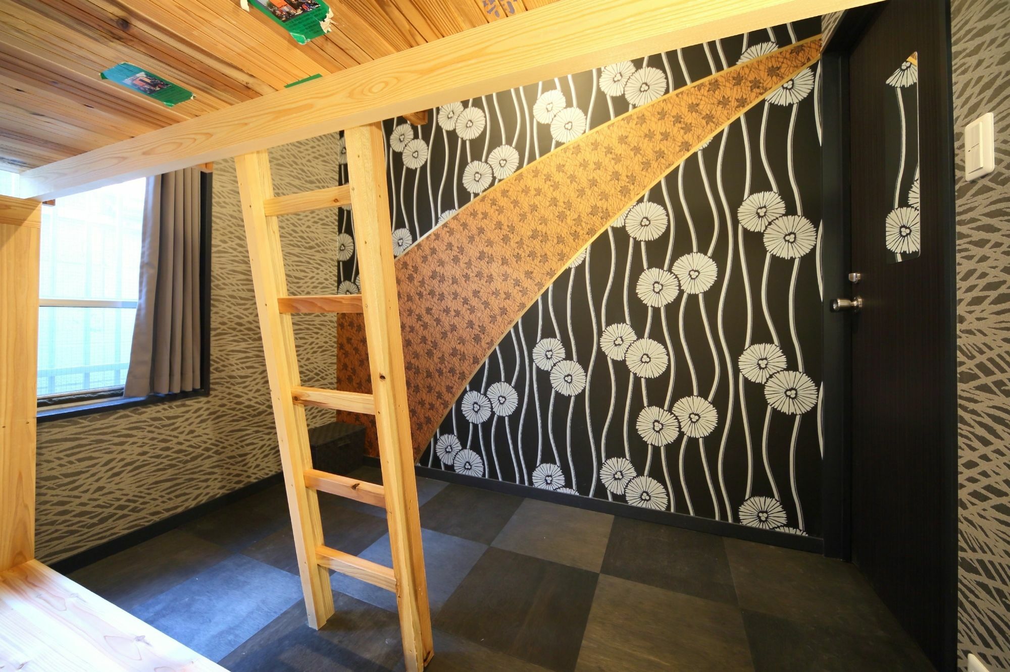 Hostel Ikidane House *