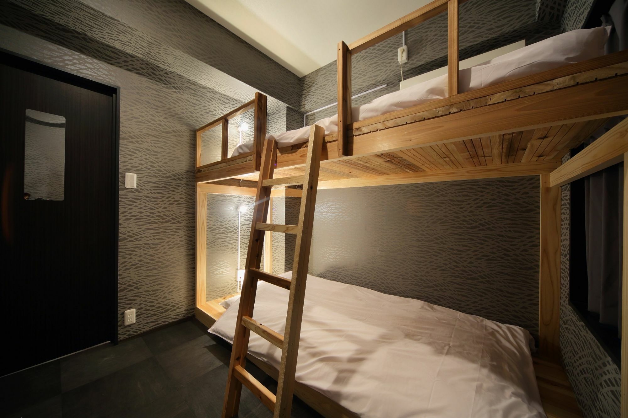 Ikidane House Hostel
