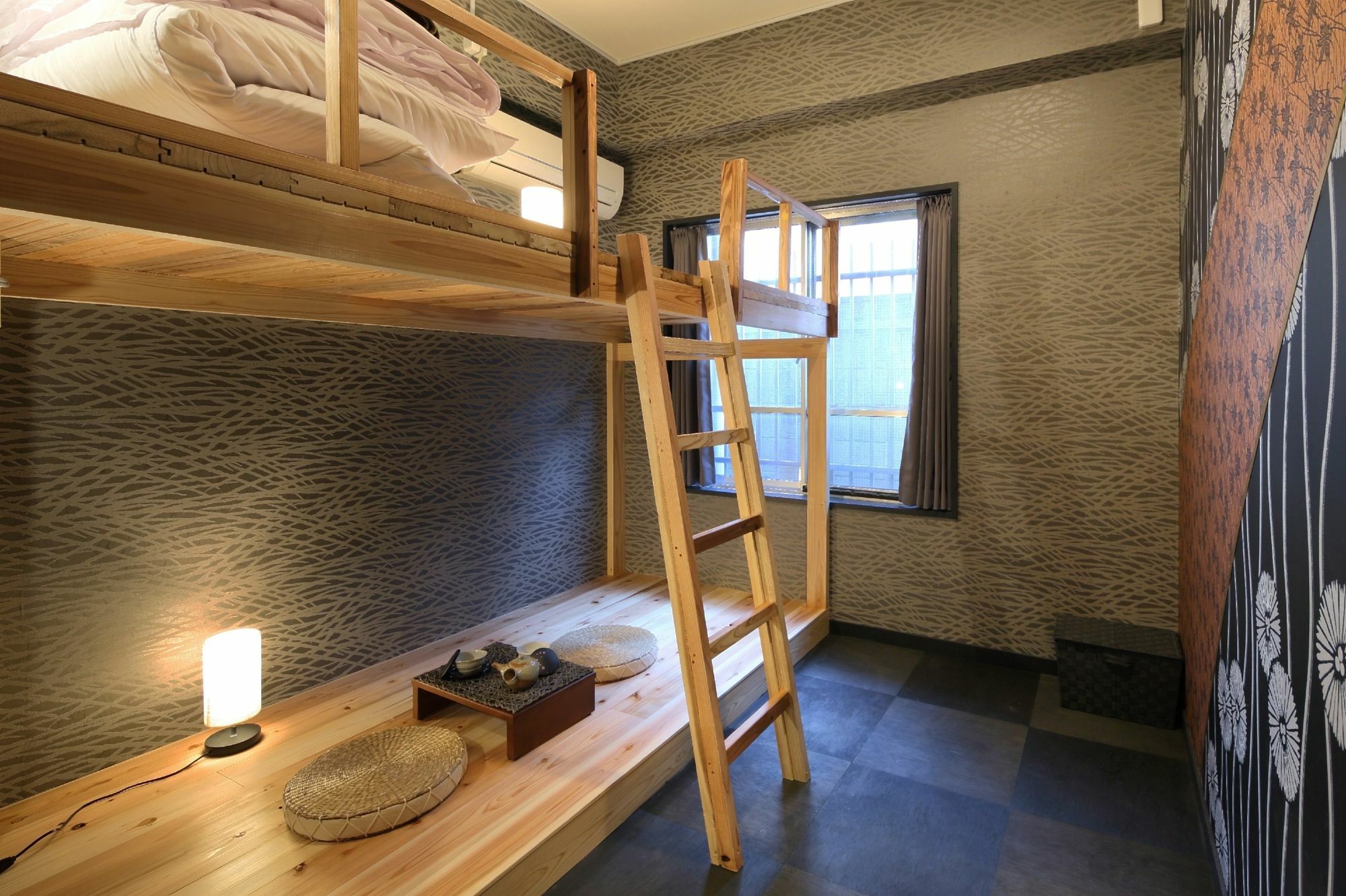 Ikidane House Hostel