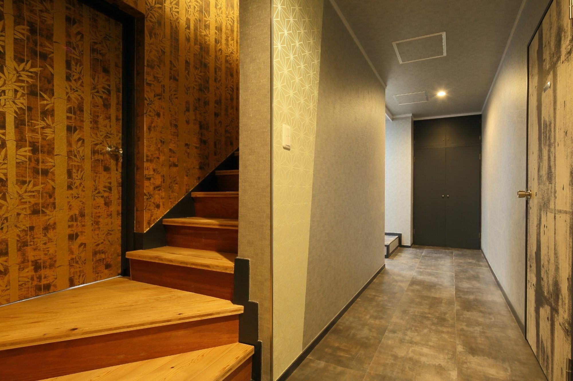 Hostel Ikidane House *