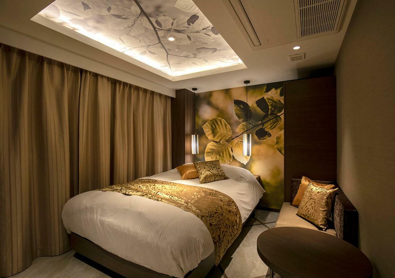 Rex Akasaka 3*