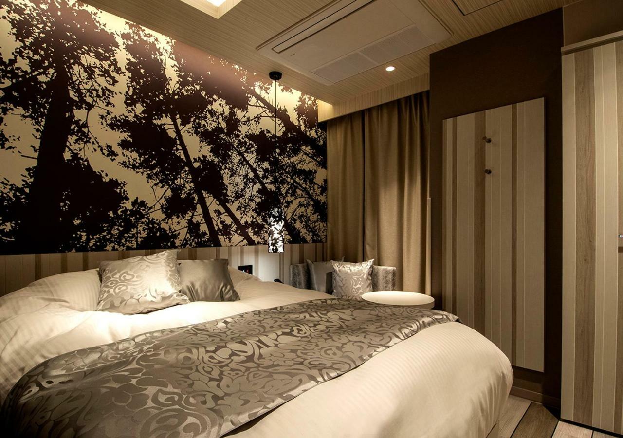 Rex Akasaka 3*