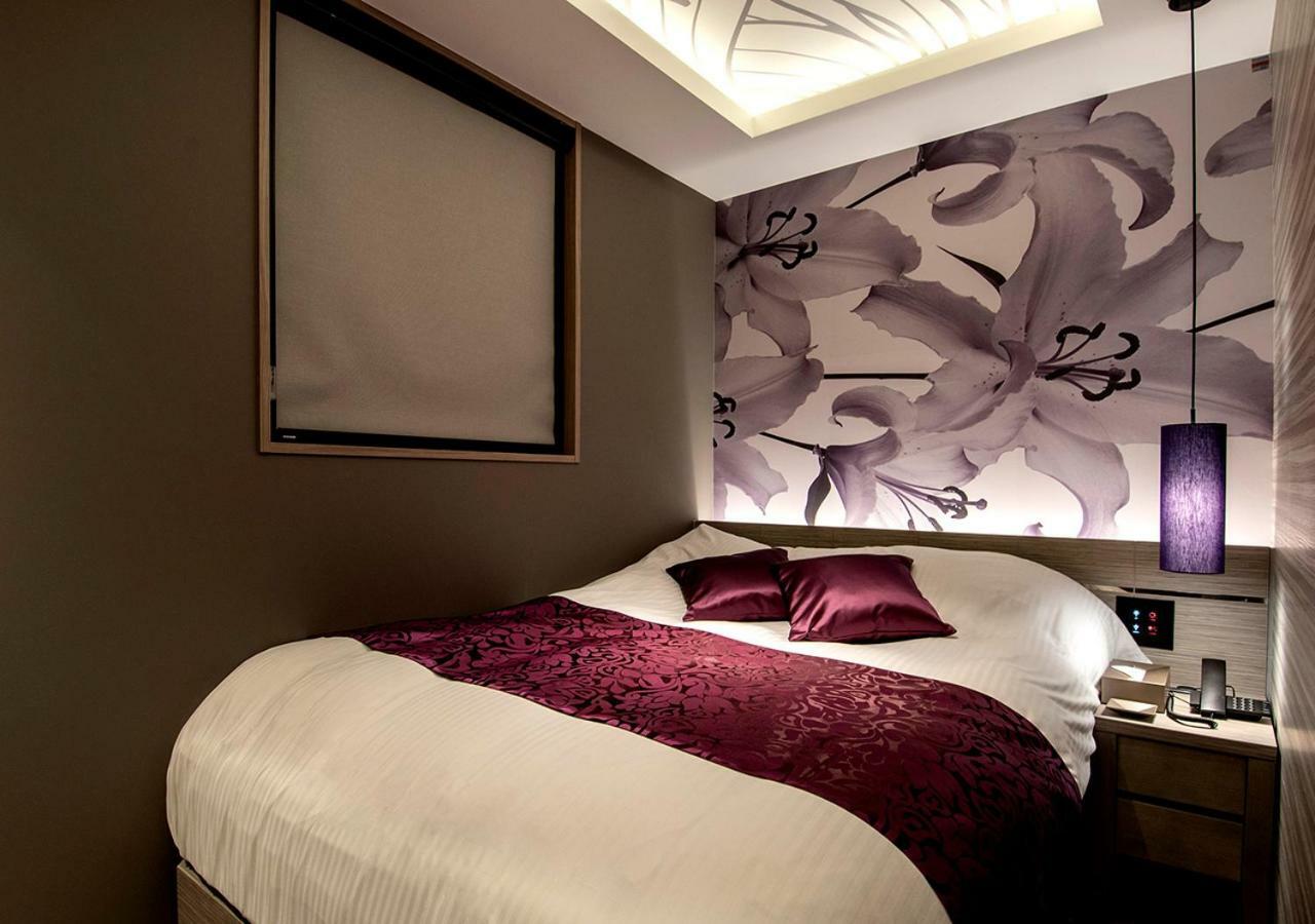 Rex Akasaka 3*