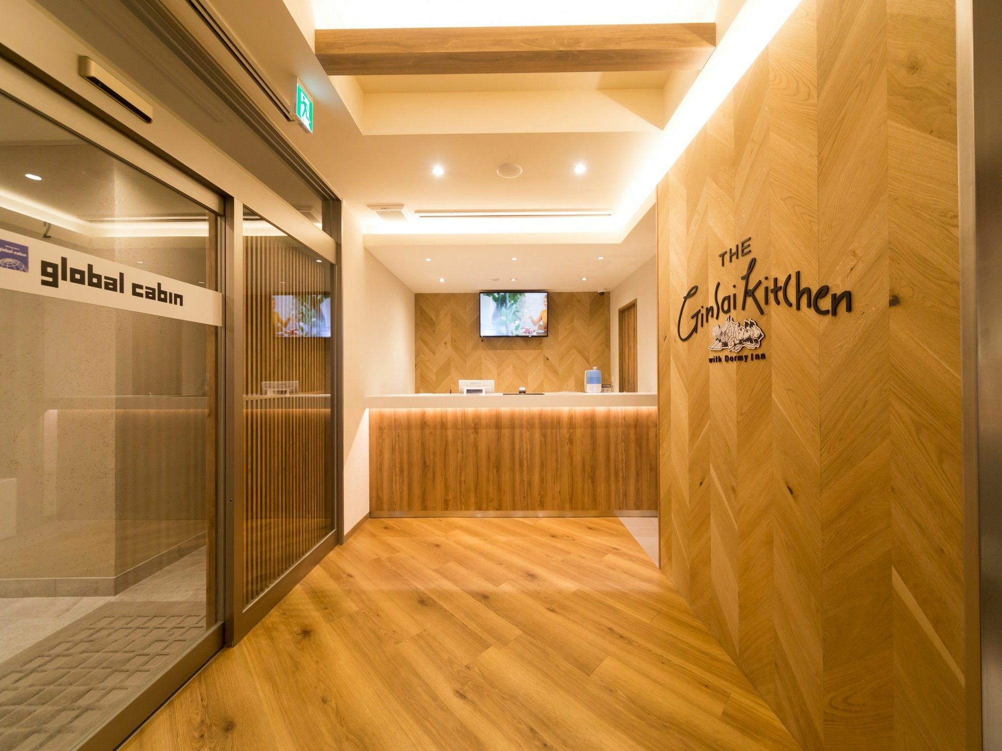 Capsule hotel Global Suidobashi Tokyo